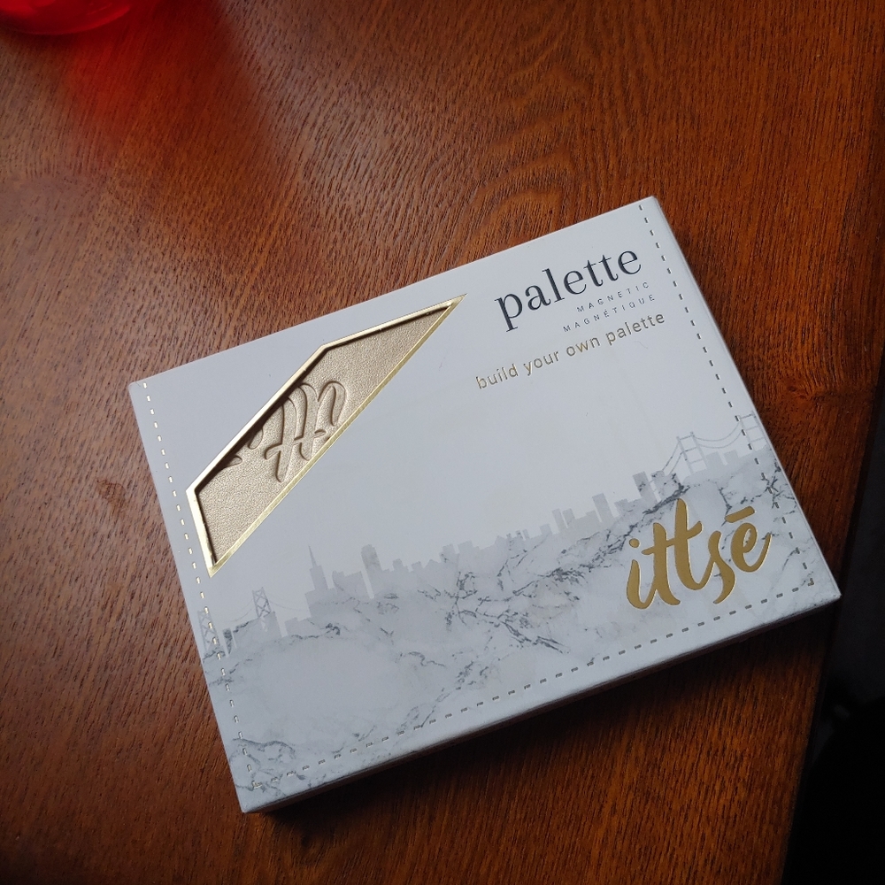 Ittse Magnetic Eyeshadow Palette